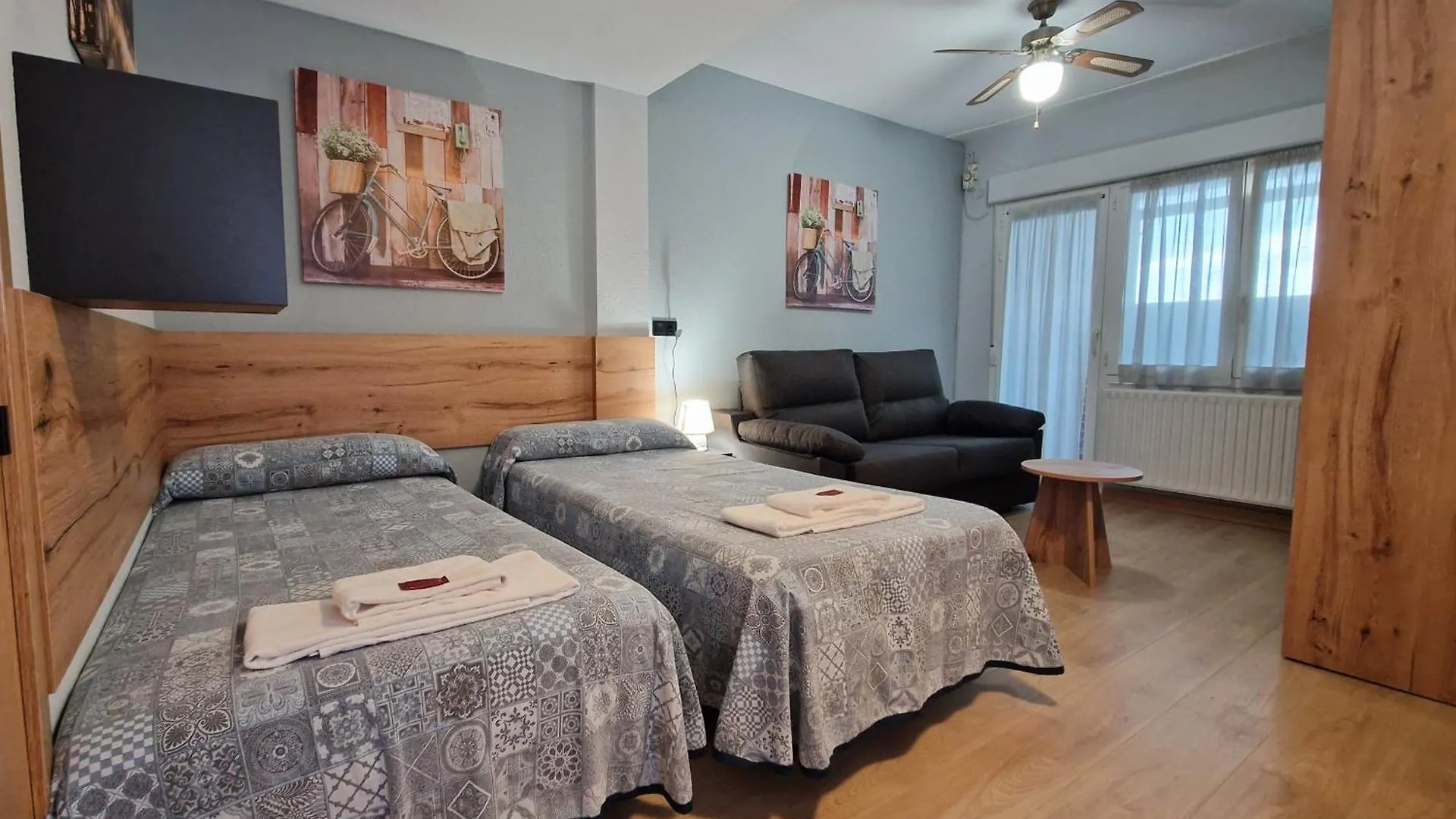 Pension Pamplonabeds 2*, Pamplona Spain